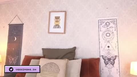 Vee Simons online show from 05.22.26