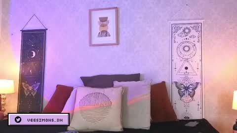 Vee Simons online show from 05.25.26