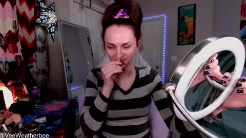 Snapshot of veeweatherbee chatting on 12.21.25 Violet Weatherbee online show from 12.21.25