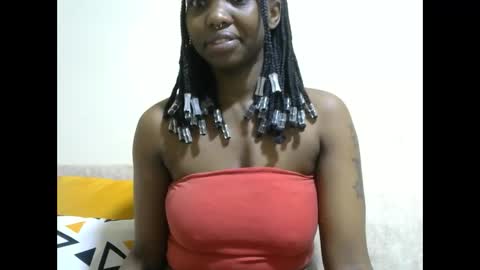 Snapshot of veey_dellah chatting on 11.08.25 veey online show from 11.08.25