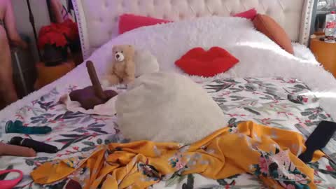 Snapshot of vegas_danielle chatting on 12.04.25 Vegas Dani online show from 12.04.25