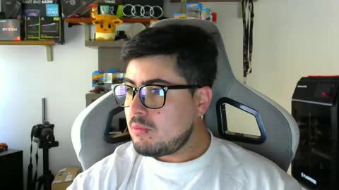 Snapshot of veils24 chatting on 11.04.25 Charles online show from 11.04.25