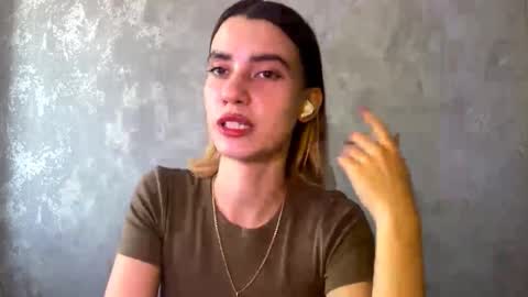 Mia online show from 10.17.25