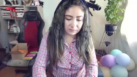 Snapshot of vellarossa chatting on 10.29.25 Im VelaI will be Christmas and New Year with my family December 22 to January 13 I will miss you guys. online show from 10.29.25