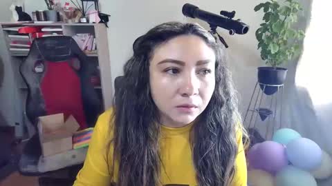 Snapshot of vellarossa chatting on 10.30.25 Im VelaI will be Christmas and New Year with my family December 22 to January 13 I will miss you guys. online show from 10.30.25