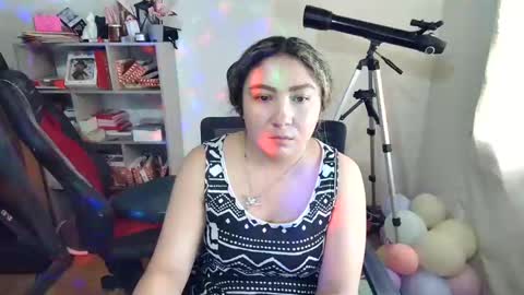 Snapshot of vellarossa chatting on 11.19.25 Im VelaI will be Christmas and New Year with my family December 22 to January 13 I will miss you guys. online show from 11.19.25