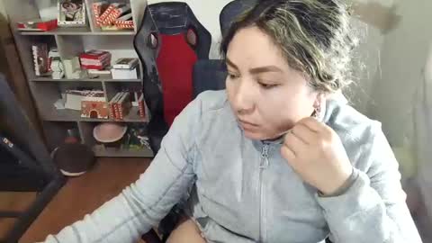 Snapshot of vellarossa chatting on 11.21.25 Im VelaI will be Christmas and New Year with my family December 22 to January 13 I will miss you guys. online show from 11.21.25