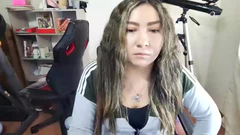 Snapshot of vellarossa chatting on 11.24.25 Im VelaI will be Christmas and New Year with my family December 22 to January 13 I will miss you guys. online show from 11.24.25