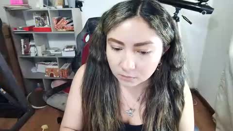 Snapshot of vellarossa chatting on 11.25.25 Im VelaI will be Christmas and New Year with my family December 22 to January 13 I will miss you guys. online show from 11.25.25