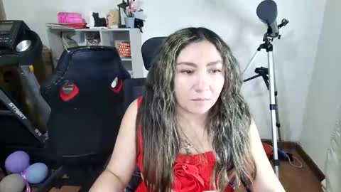 Snapshot of vellarossa chatting on 11.28.25 Im VelaI will be Christmas and New Year with my family December 22 to January 13 I will miss you guys. online show from 11.28.25