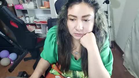 Snapshot of vellarossa chatting on 12.04.25 Im VelaI will be Christmas and New Year with my family December 22 to January 13 I will miss you guys. online show from 12.04.25