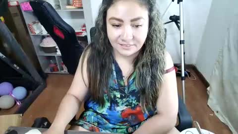 Snapshot of vellarossa chatting on 12.05.25 Im VelaI will be Christmas and New Year with my family December 22 to January 13 I will miss you guys. online show from 12.05.25