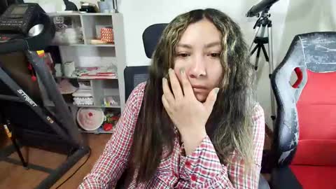 Snapshot of vellarossa chatting on 12.15.25 Im VelaI will be Christmas and New Year with my family December 22 to January 13 I will miss you guys. online show from 12.15.25