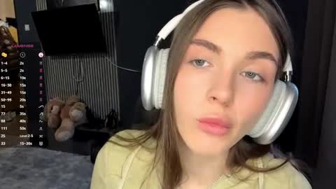 Nia online show from 04.05.26