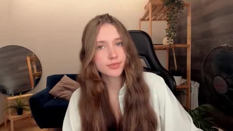 Snapshot of velvet_cherry chatting on 09.23.25 velvet_cherry online show from 09.23.25