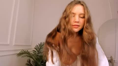 Snapshot of velvet_cherry chatting on 11.03.25 velvet_cherry online show from 11.03.25