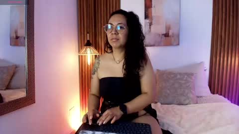 Snapshot of velvet_curly chatting on 04.23.26 Emma Curly online show from 04.23.26