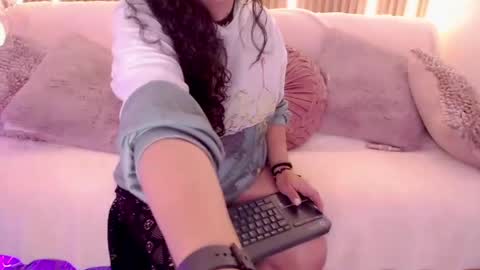 Snapshot of velvet_curly chatting on 05.08.26 Emma Curly online show from 05.08.26
