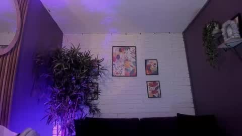 Isabella  online show from 12.04.25