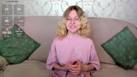 velvet_peach_ online show from 09.10.25