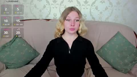 velvet_peach_ online show from 09.11.25