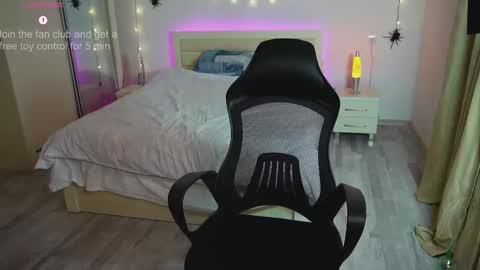 Mila online show from 10.21.25