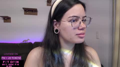 Snapshot of velvetcrystal chatting on 10.01.25 Crystal PVT OPEN online show from 10.01.25