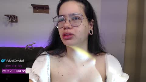 Snapshot of velvetcrystal chatting on 10.23.25 Crystal PVT OPEN online show from 10.23.25