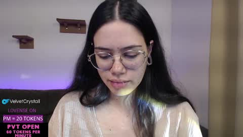 Snapshot of velvetcrystal chatting on 11.04.25 Crystal PVT OPEN online show from 11.04.25