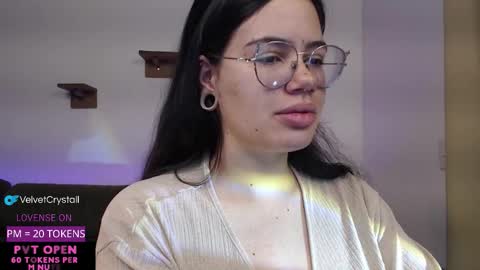 Snapshot of velvetcrystal chatting on 11.08.25 Crystal PVT OPEN online show from 11.08.25