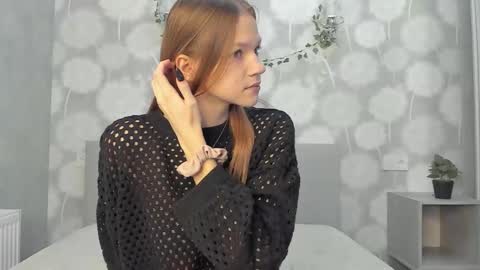 Snapshot of velvetrisque chatting on 11.25.25 Kelly online show from 11.25.25