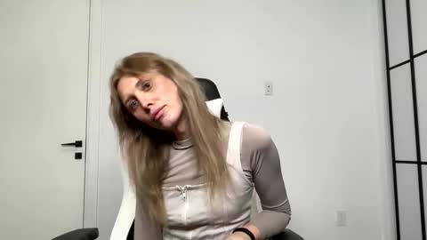 Snapshot of velvettgirl chatting on 02.02.26 VelvetTGirl online show from 02.02.26