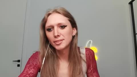 Snapshot of velvettgirl chatting on 02.04.26 VelvetTGirl online show from 02.04.26