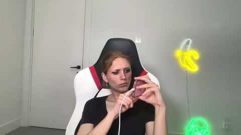 Snapshot of velvettgirl chatting on 02.15.26 VelvetTGirl online show from 02.15.26