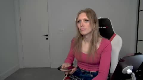 Snapshot of velvettgirl chatting on 02.25.26 VelvetTGirl online show from 02.25.26