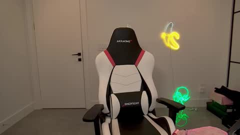 Snapshot of velvettgirl chatting on 02.26.26 VelvetTGirl online show from 02.26.26