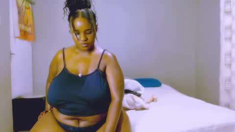 Snapshot of velvetychocolate1 chatting on 02.14.25 velvetychocolate1 online show from 02.14.25