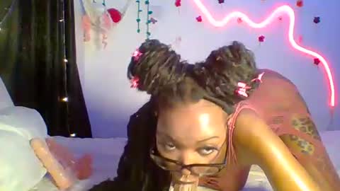 COCO XOXO online show from 10.02.25