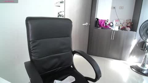 Venelope 3 online show from 02.17.26