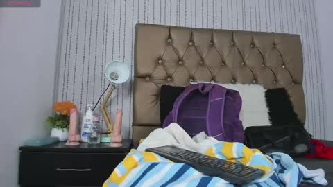 Snapshot of veneno_hot chatting on 02.14.25 veneno hot online show from 02.14.25