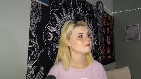 Snapshot of venusastar chatting on 09.11.25 Miss Venus online show from 09.11.25