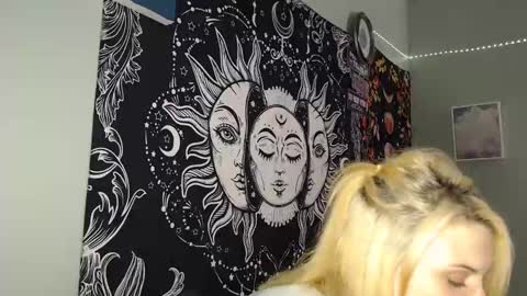 Snapshot of venusastar chatting on 09.12.25 Miss Venus online show from 09.12.25