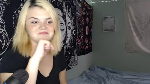 Snapshot of venusastar chatting on 09.17.25 Miss Venus online show from 09.17.25