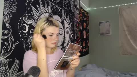 Snapshot of venusastar chatting on 09.18.25 Miss Venus online show from 09.18.25