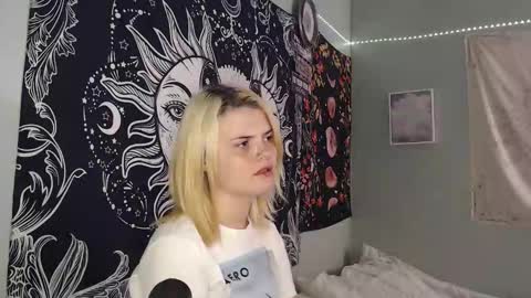 Snapshot of venusastar chatting on 09.29.25 Miss Venus online show from 09.29.25