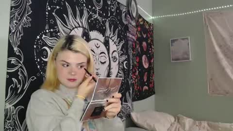 Snapshot of venusastar chatting on 09.30.25 Miss Venus online show from 09.30.25