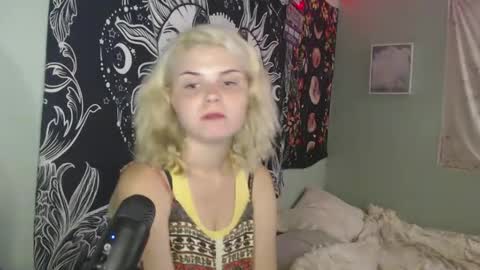 Snapshot of venusastar chatting on 10.05.25 Miss Venus online show from 10.05.25