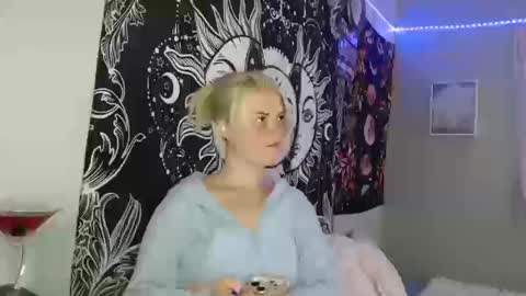 Snapshot of venusastar chatting on 10.12.25 Miss Venus online show from 10.12.25