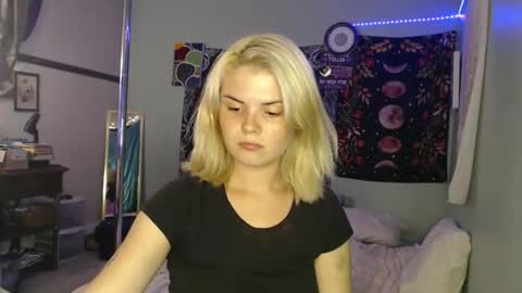 Snapshot of venusastar chatting on 10.14.25 Miss Venus online show from 10.14.25