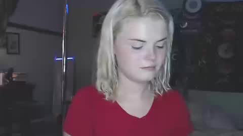 Snapshot of venusastar chatting on 10.15.25 Miss Venus online show from 10.15.25